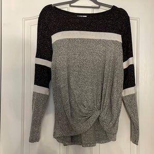Maurice’s size medium top